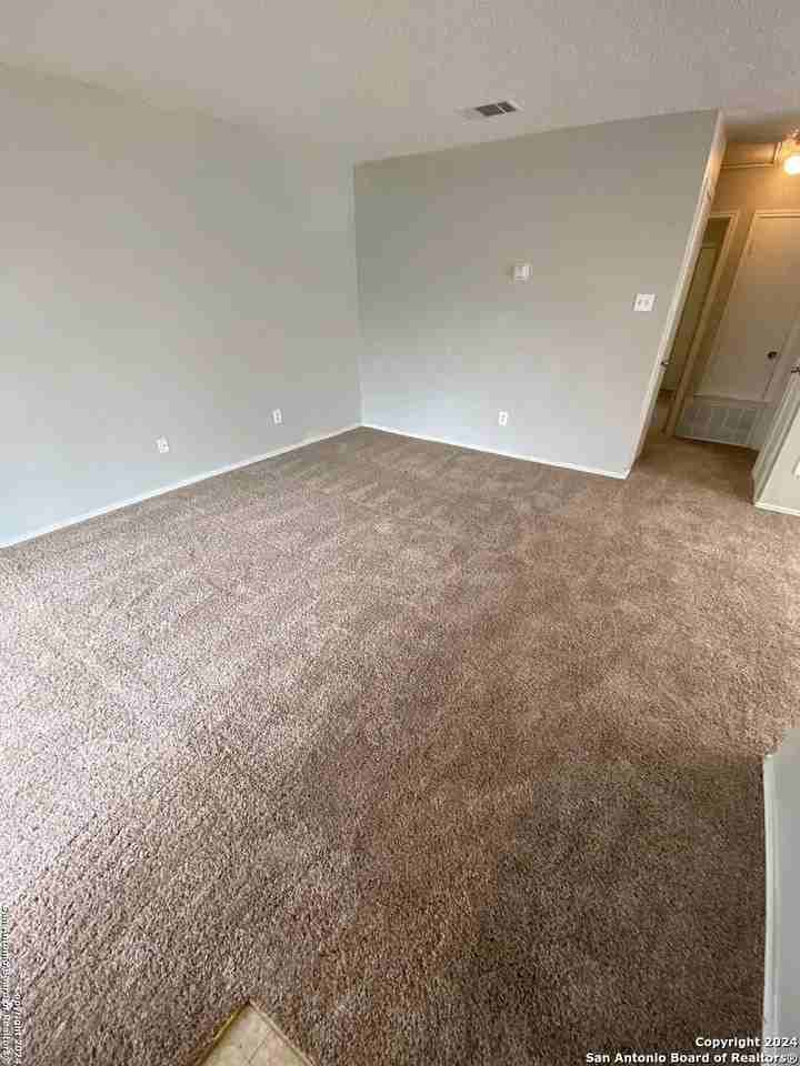 8904 Meadow Trace St - Photo 7 of 11