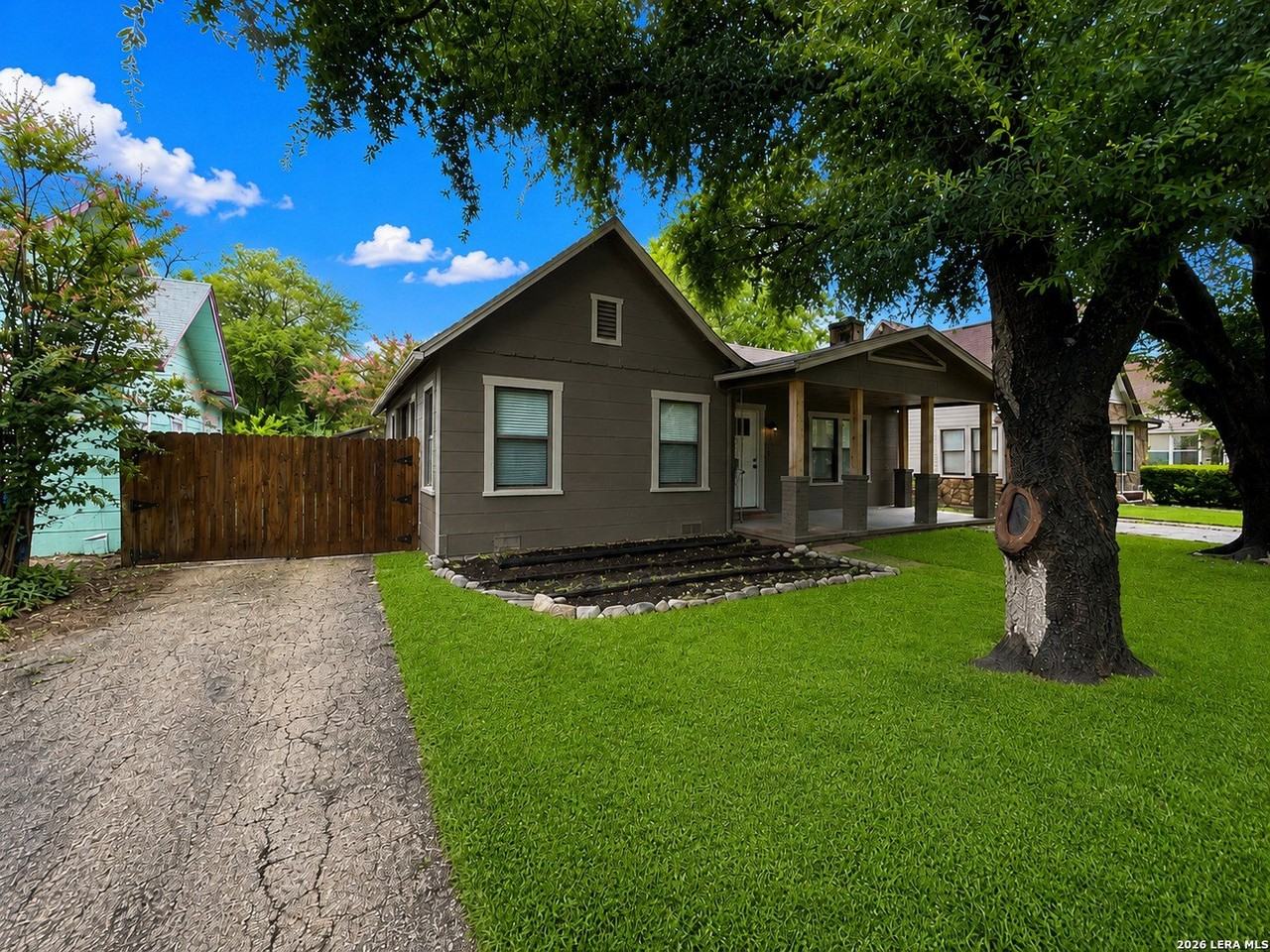 1910 W Kings Hwy - Photo 7 of 38