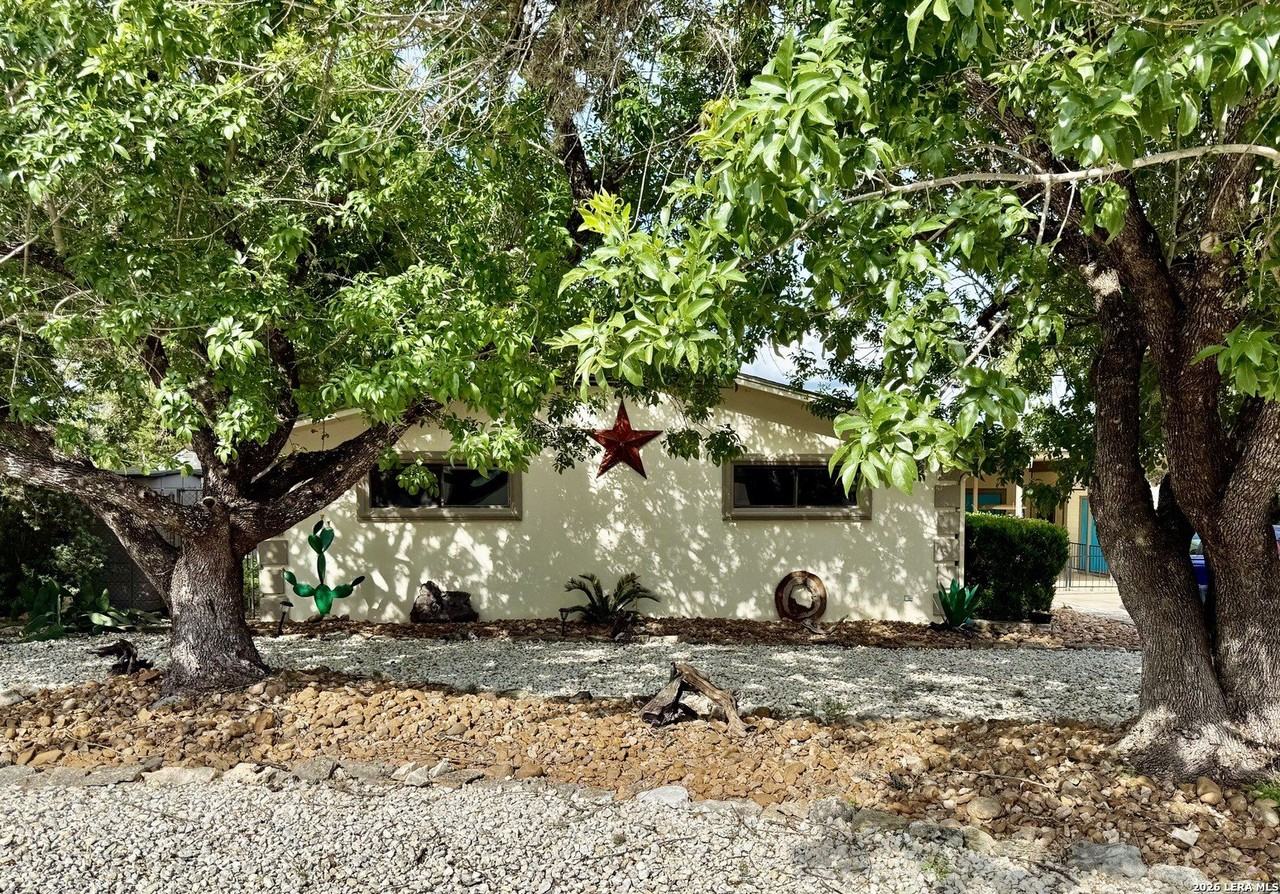 1268 Lakeside Dr W - Photo 2 of 16