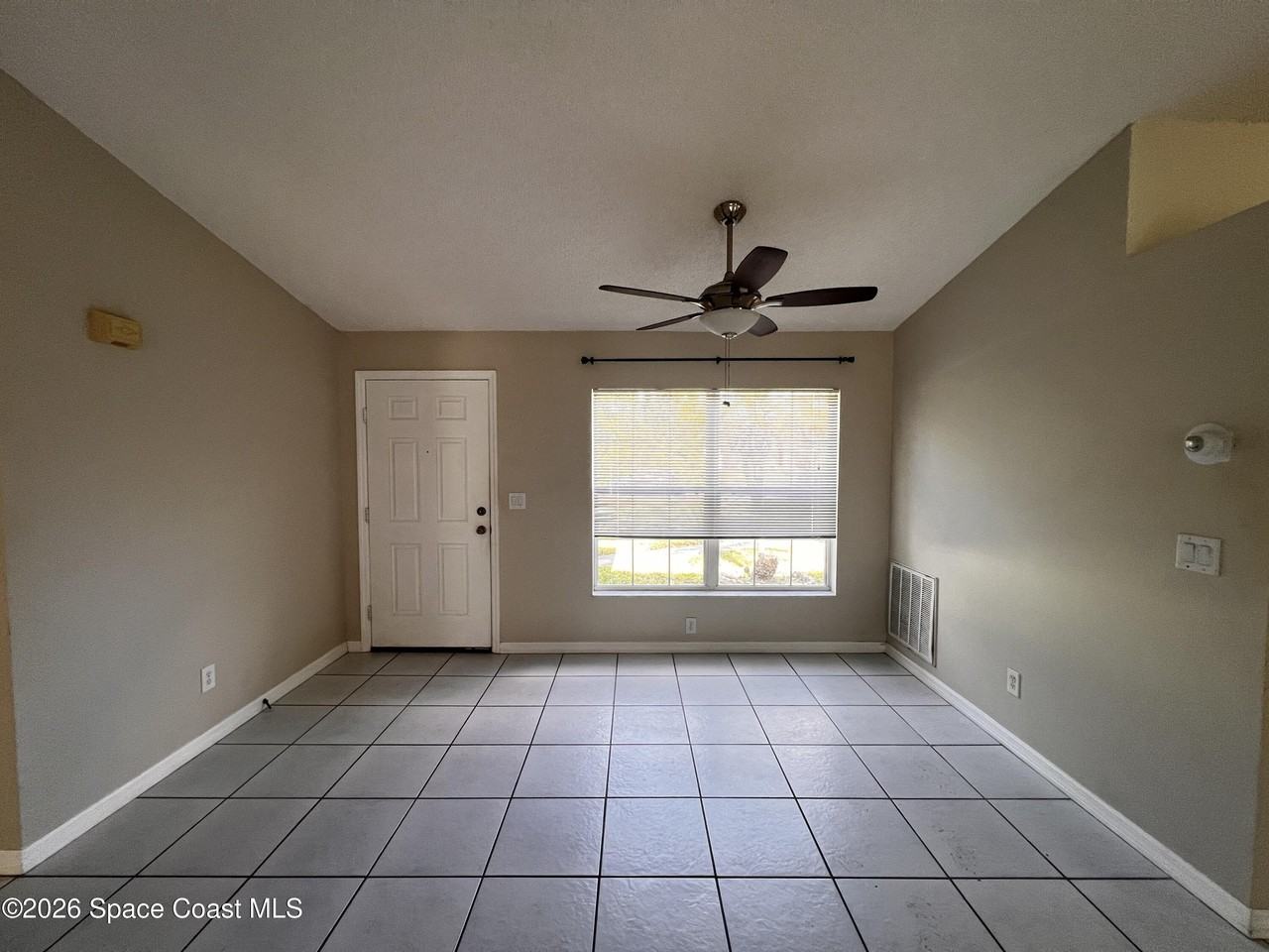 223 Aquarius Ave Se - Photo 3 of 17