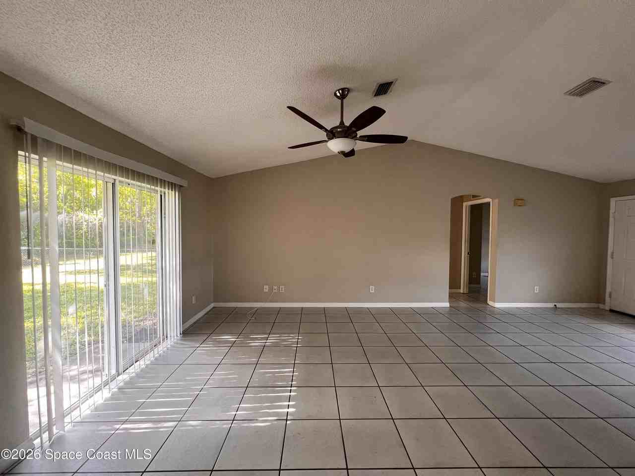 223 Aquarius Ave Se - Photo 4 of 17