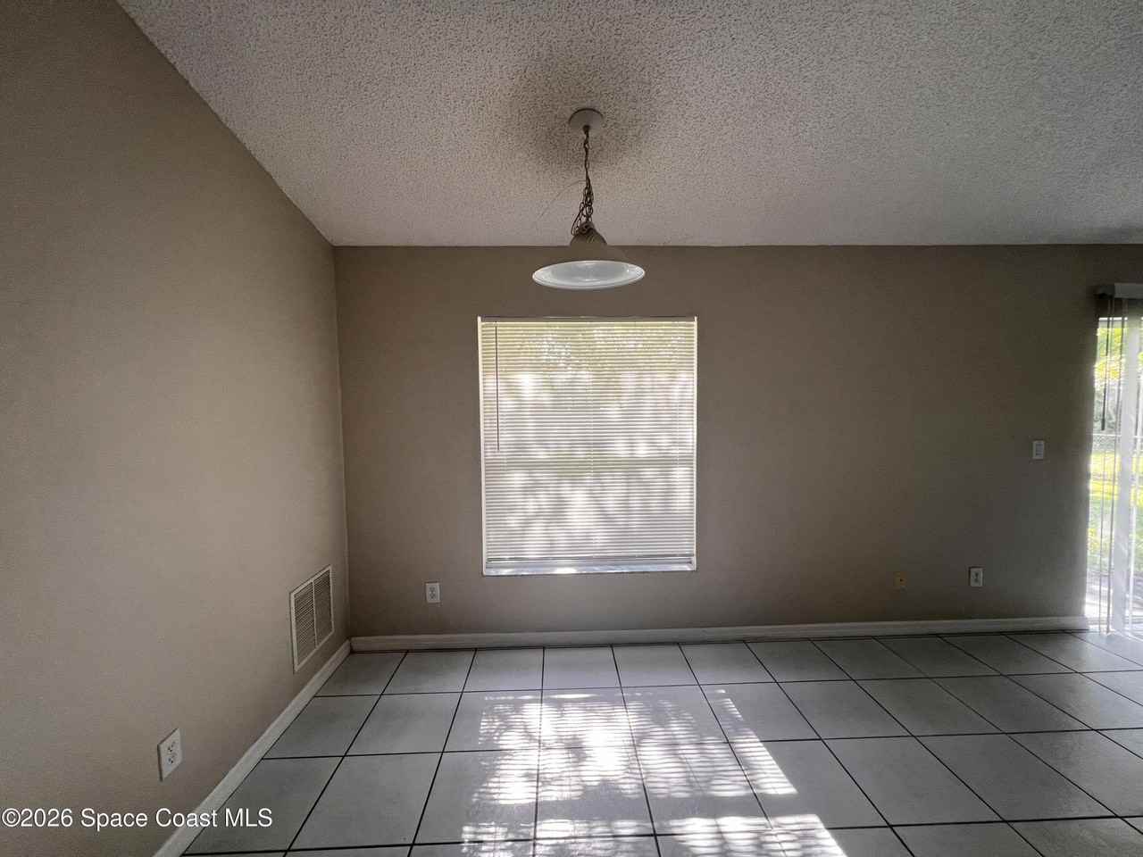 223 Aquarius Ave Se - Photo 5 of 17