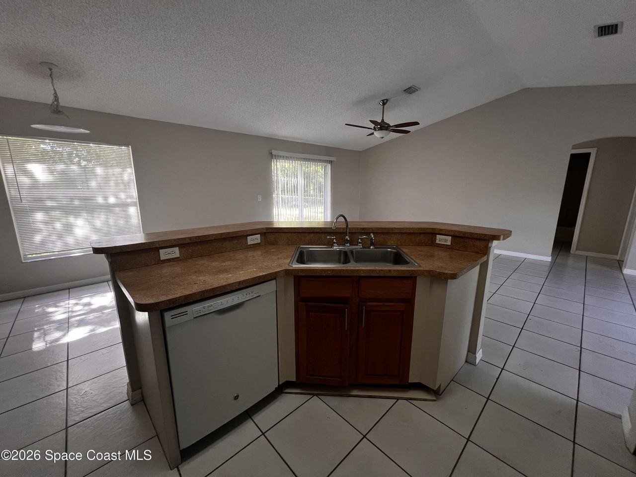 223 Aquarius Ave Se - Photo 7 of 17