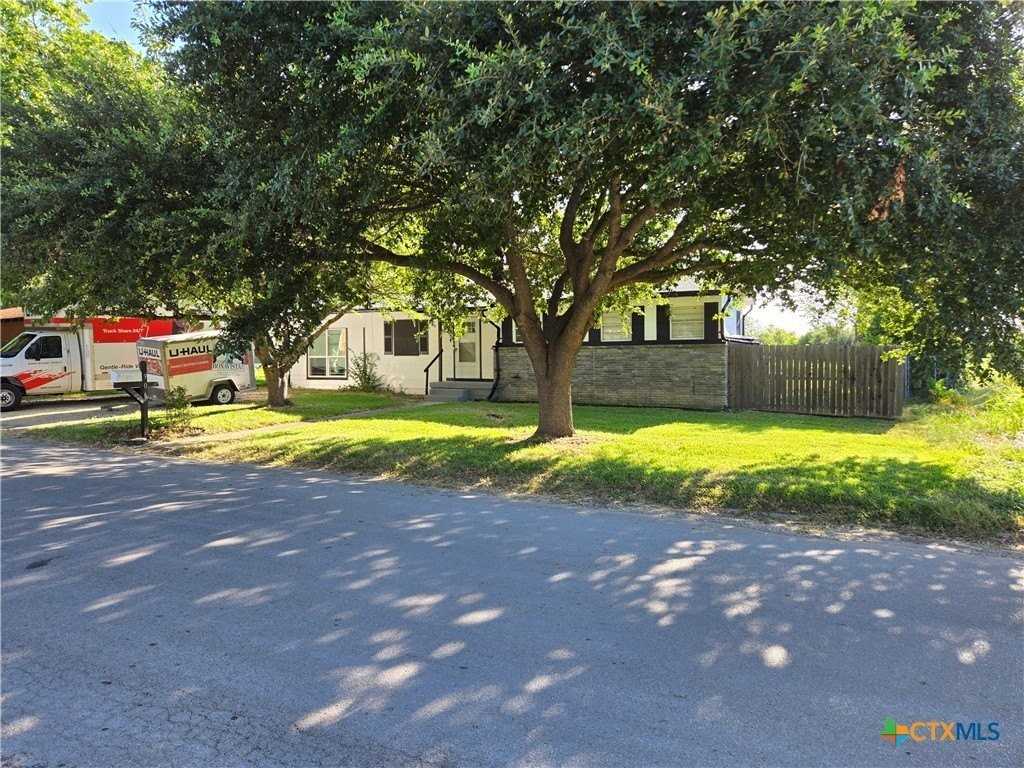 906 Debus Dr - Photo 2 of 16