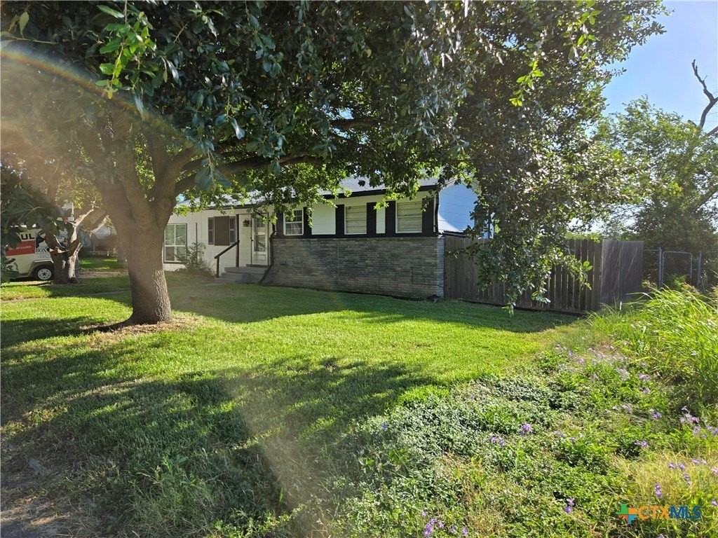 906 Debus Dr - Photo 3 of 16