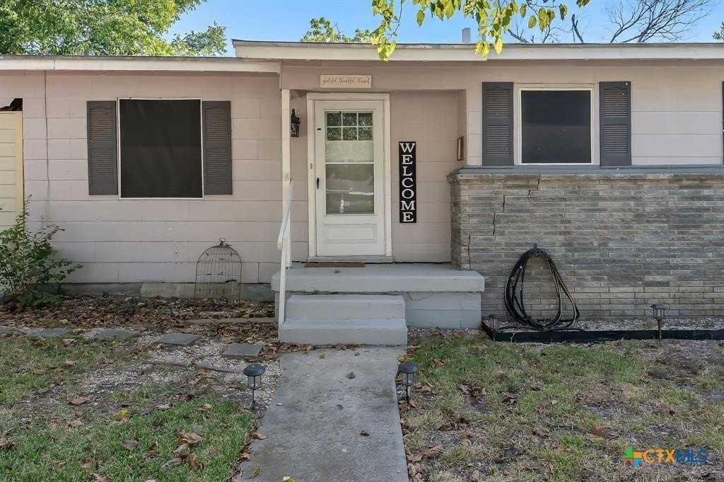 906 Debus Dr - Photo 4 of 16