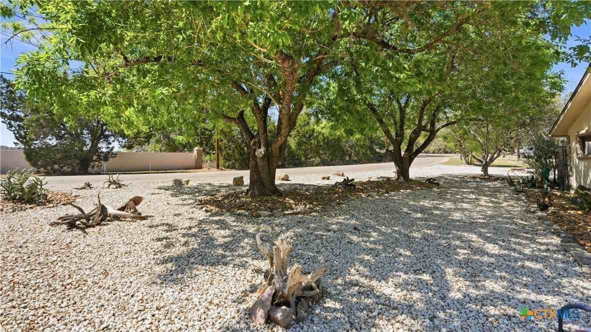 1268 Lakeside Dr W - Photo 3 of 13