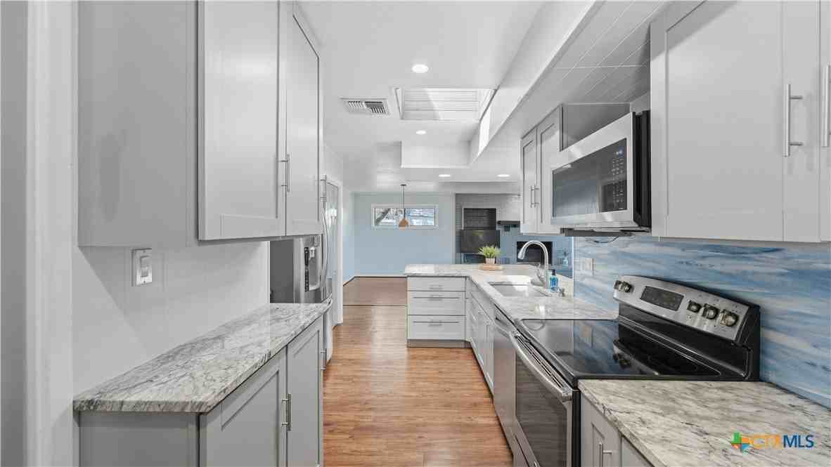 1268 Lakeside Dr W - Photo 7 of 13