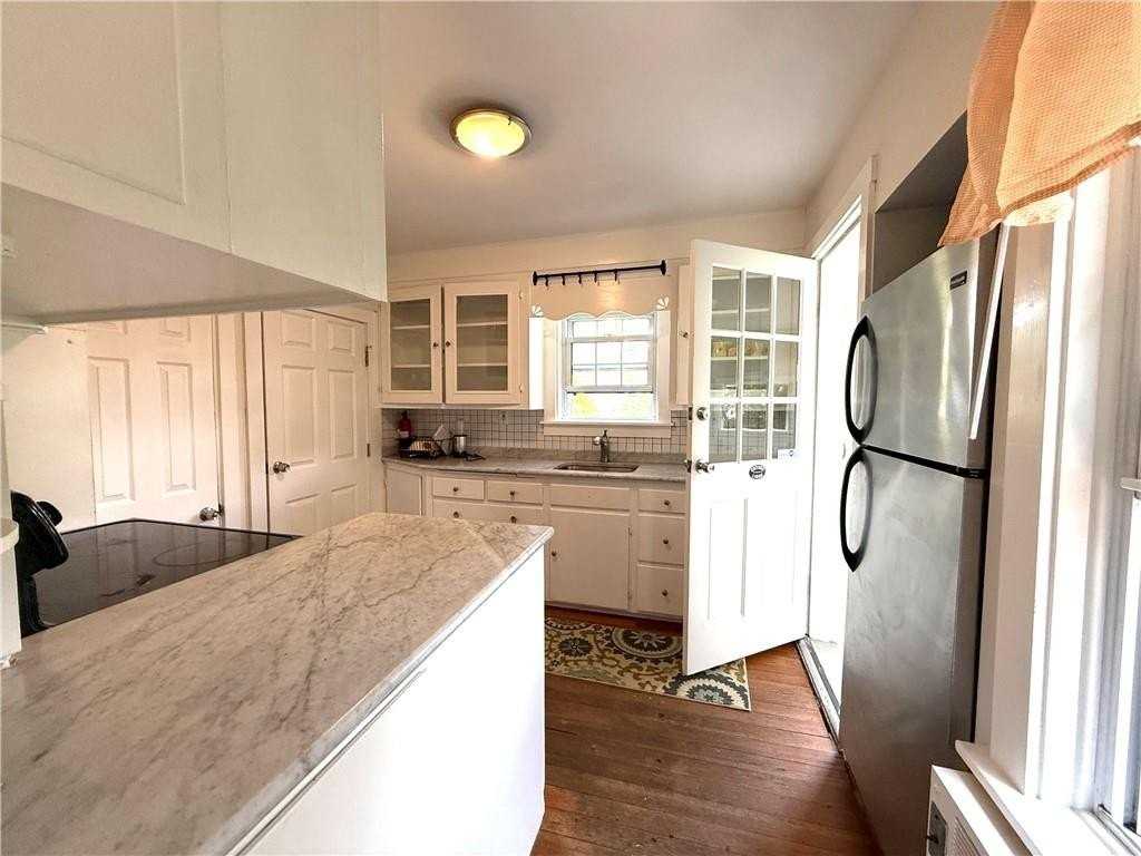 124 Beach Rd - Photo 7 of 22