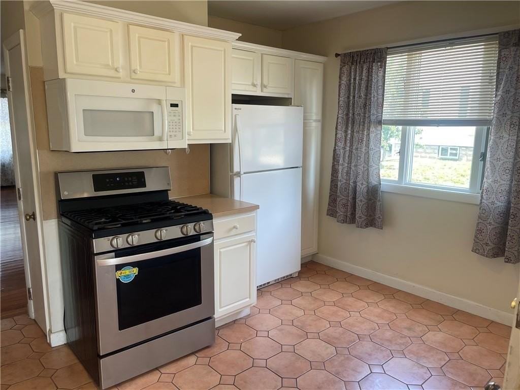 22 Sheffield Ave #1stFL - Photo 5 of 14