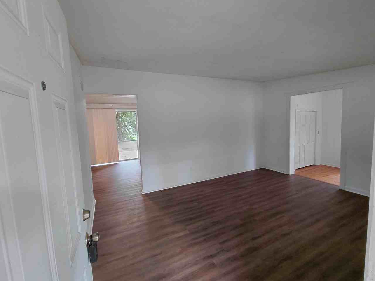 2412 Almond Dr - Photo 2 of 24