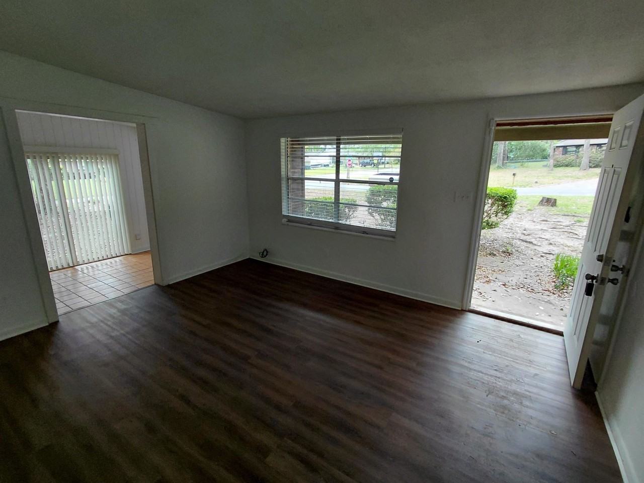 2412 Almond Dr - Photo 3 of 24