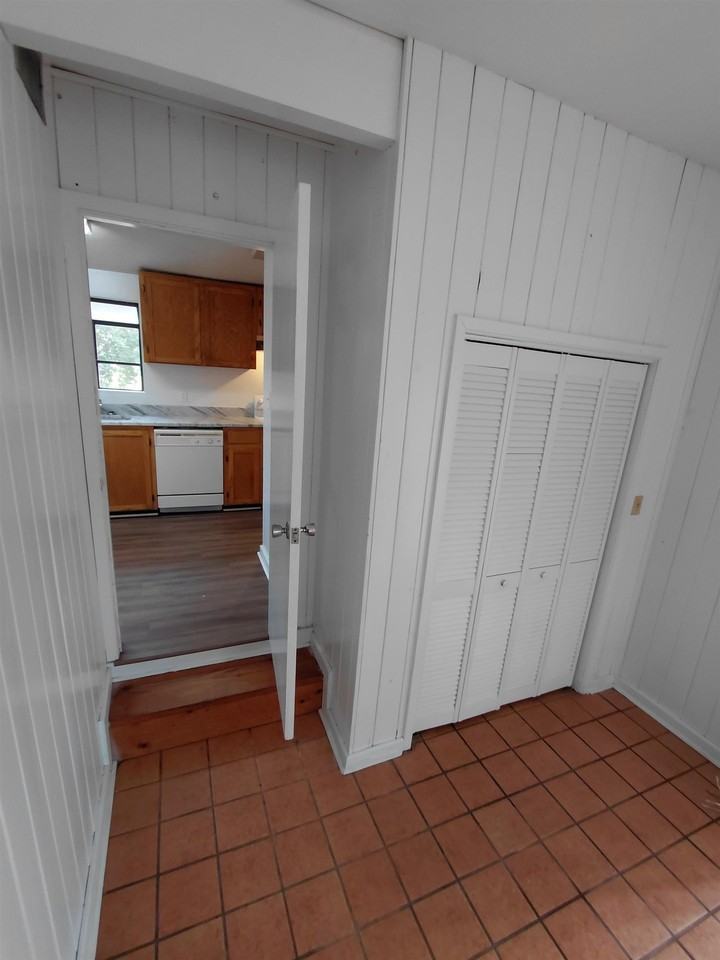 2412 Almond Dr - Photo 5 of 24