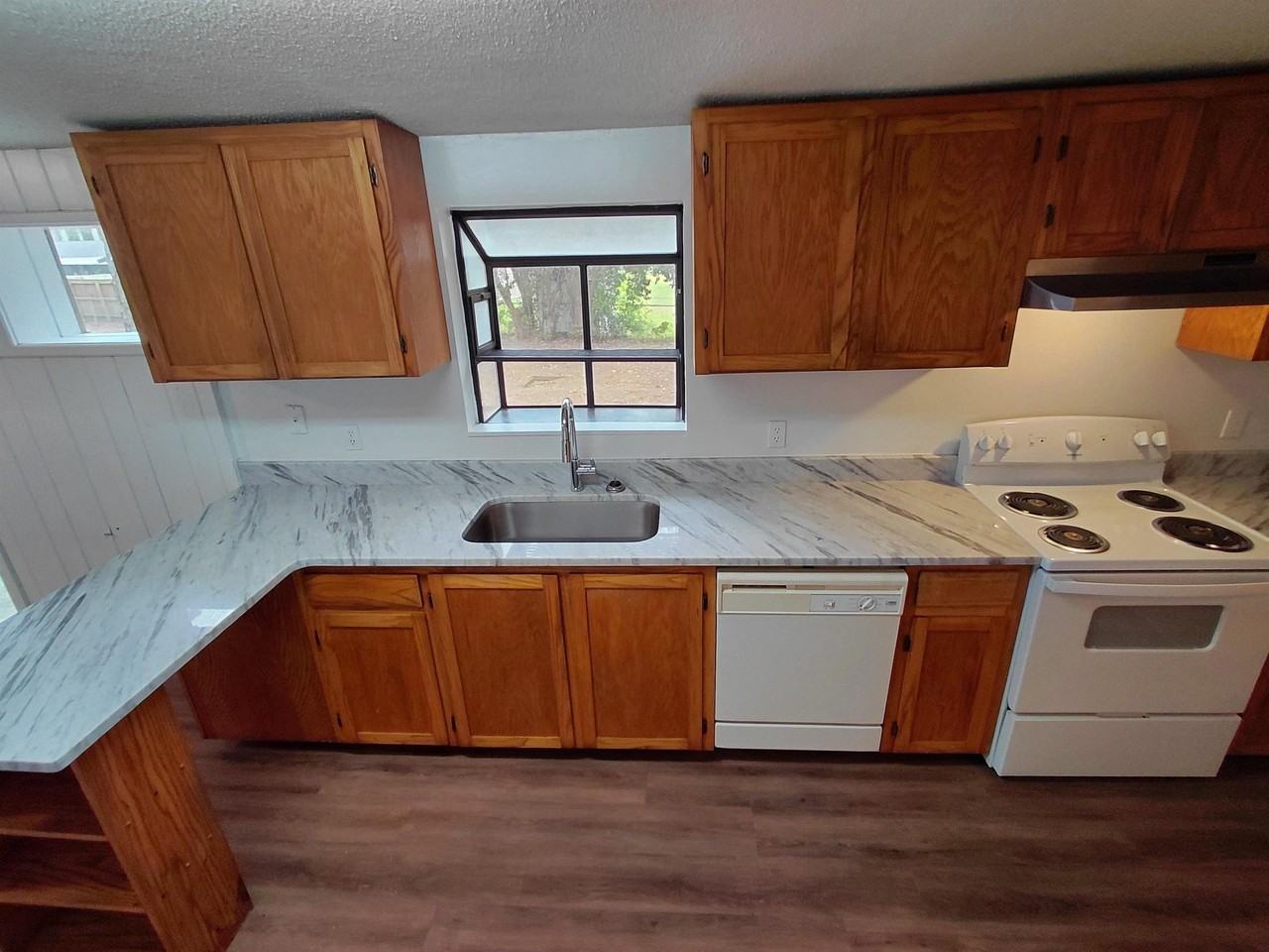 2412 Almond Dr - Photo 6 of 24