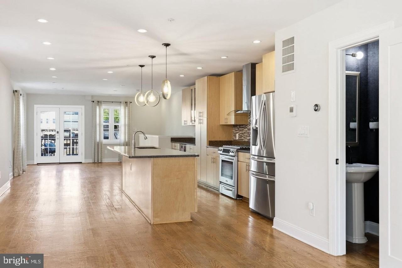 1820 Independence Ave Se #1 - Photo 4 of 32