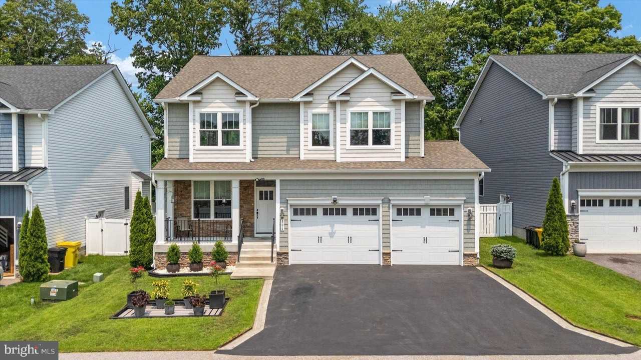 806 Lynwood Ln - Photo 2 of 50
