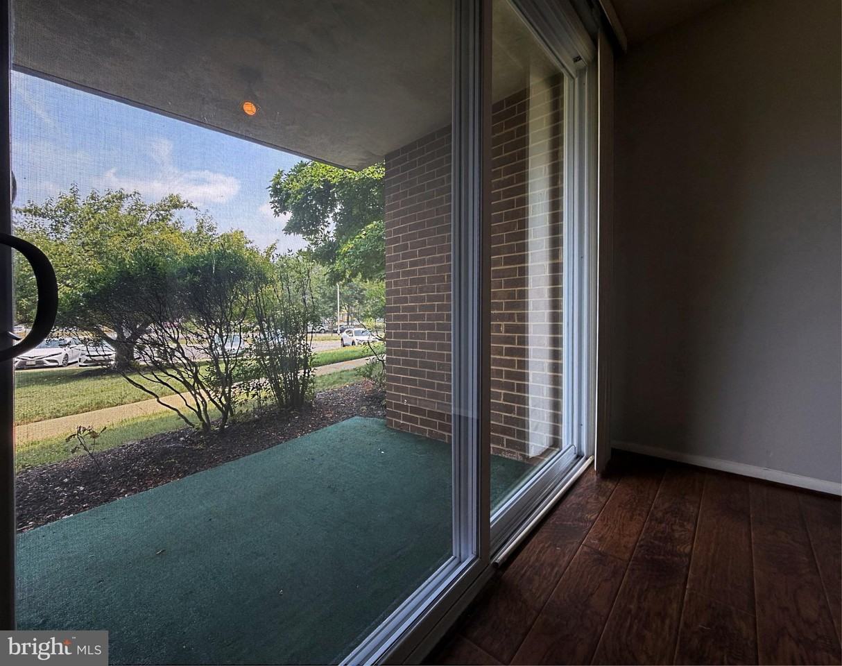 10237 Prince Pl #25-105 - Photo 6 of 25