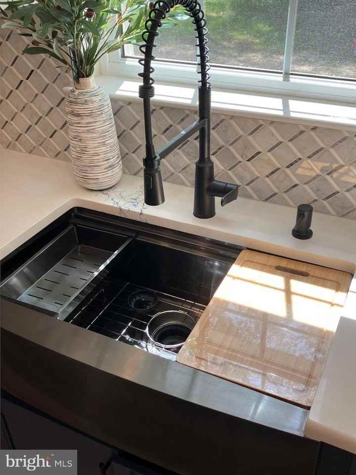 2122 Hanover Blvd - Photo 7 of 48