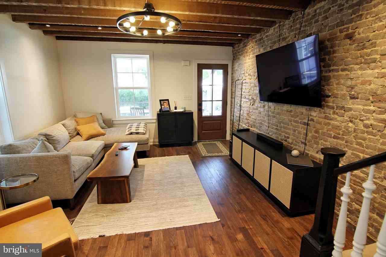154 Wood St - Photo 3 of 18