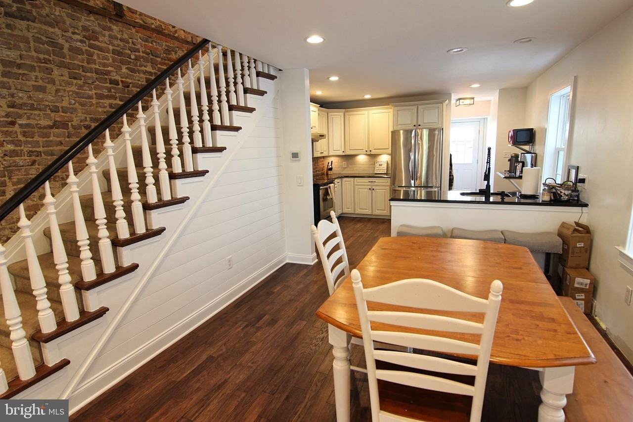 154 Wood St - Photo 4 of 18