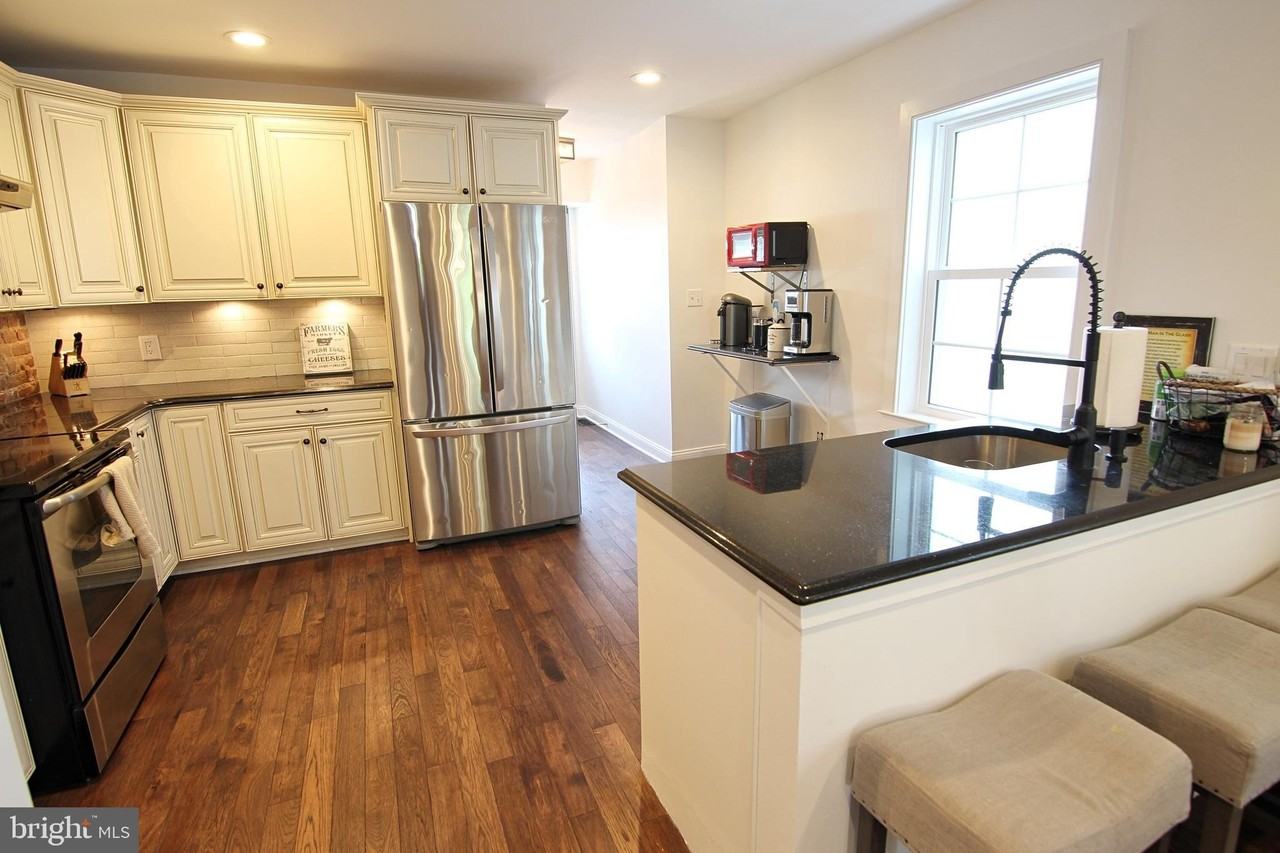 154 Wood St - Photo 5 of 18