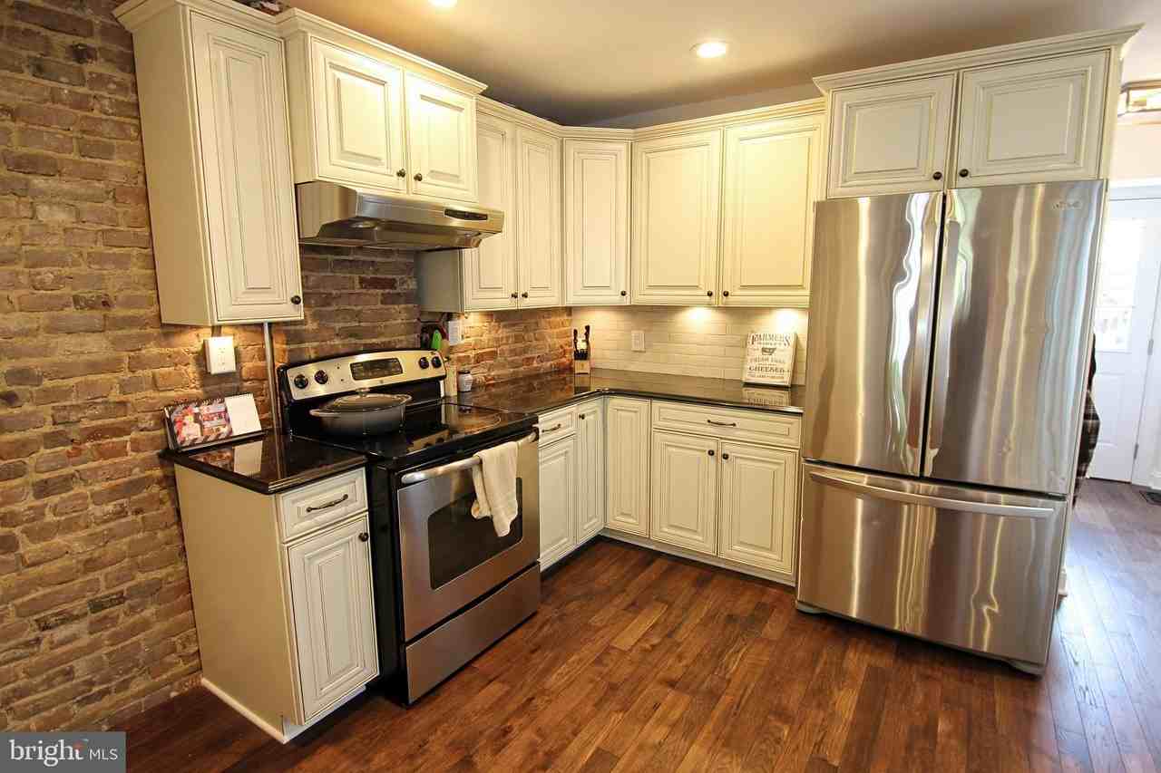 154 Wood St - Photo 6 of 18