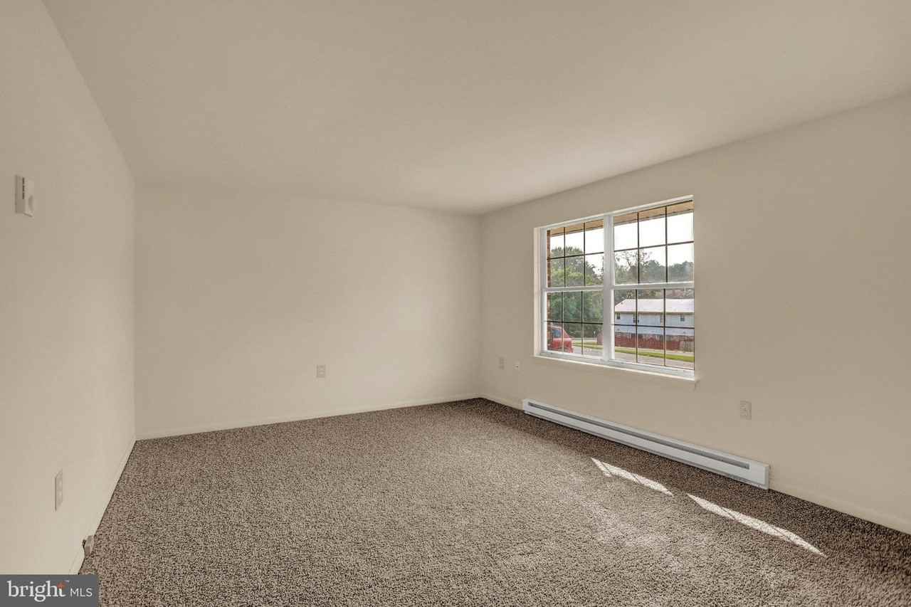 153 Ashford Dr - Photo 2 of 10