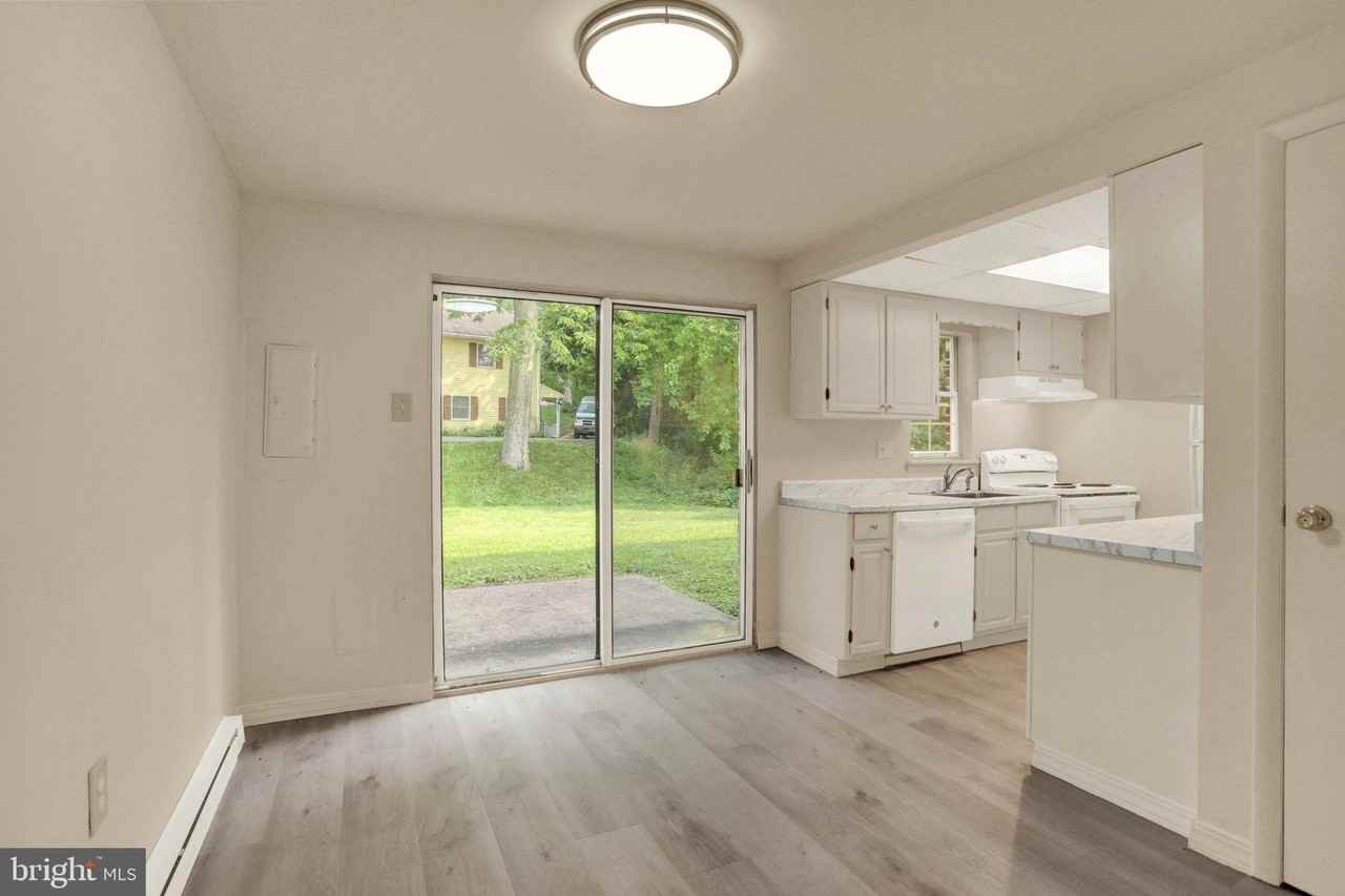 153 Ashford Dr - Photo 3 of 10