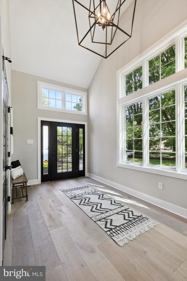 1110 W Valley Rd - Photo 4 of 50