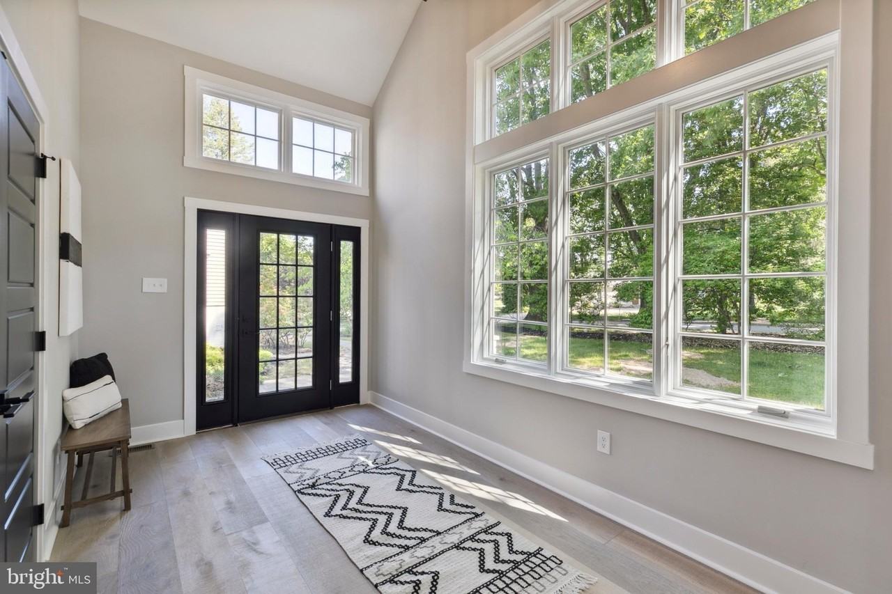 1110 W Valley Rd - Photo 5 of 50