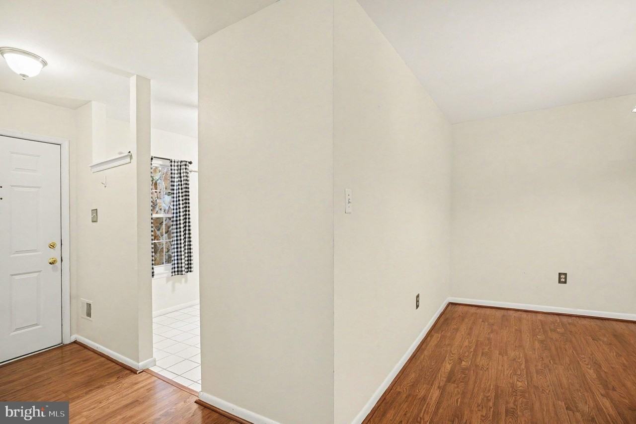 205 Valley Stream Ln #205 - Photo 4 of 30