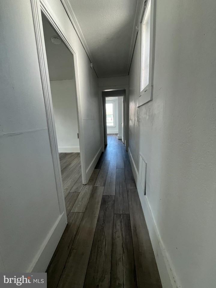 762 Broad St - Photo 6 of 17