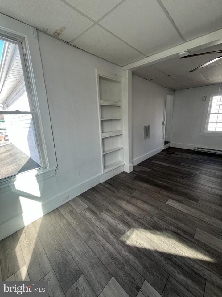 762 Broad St - Photo 7 of 17