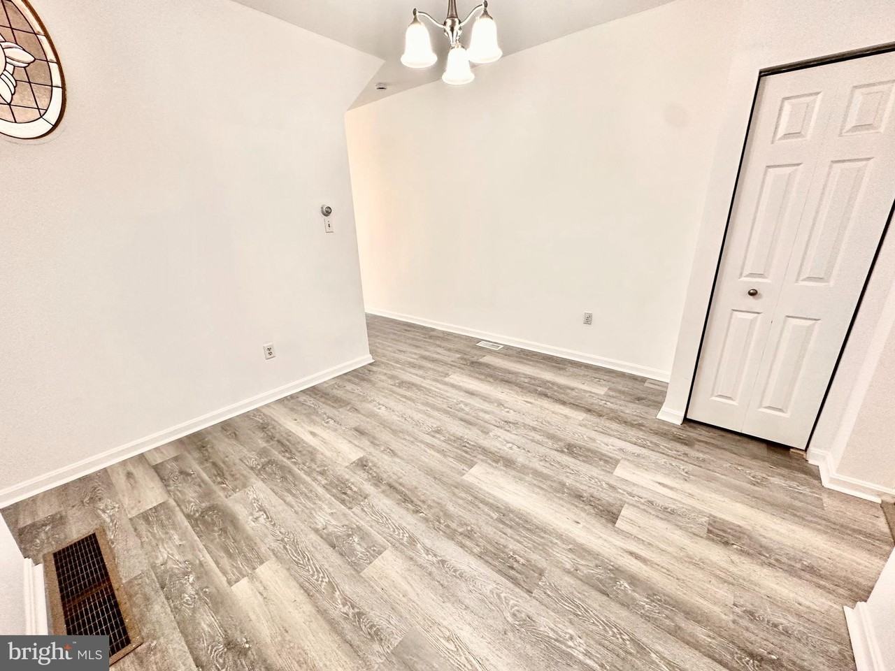 5227 Ridge Ave - Photo 6 of 17