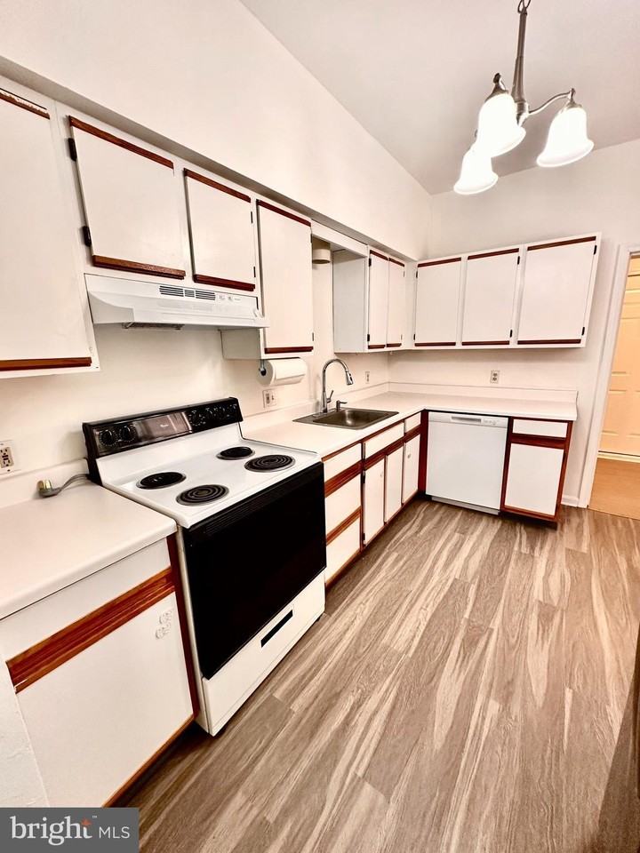 5227 Ridge Ave - Photo 7 of 17