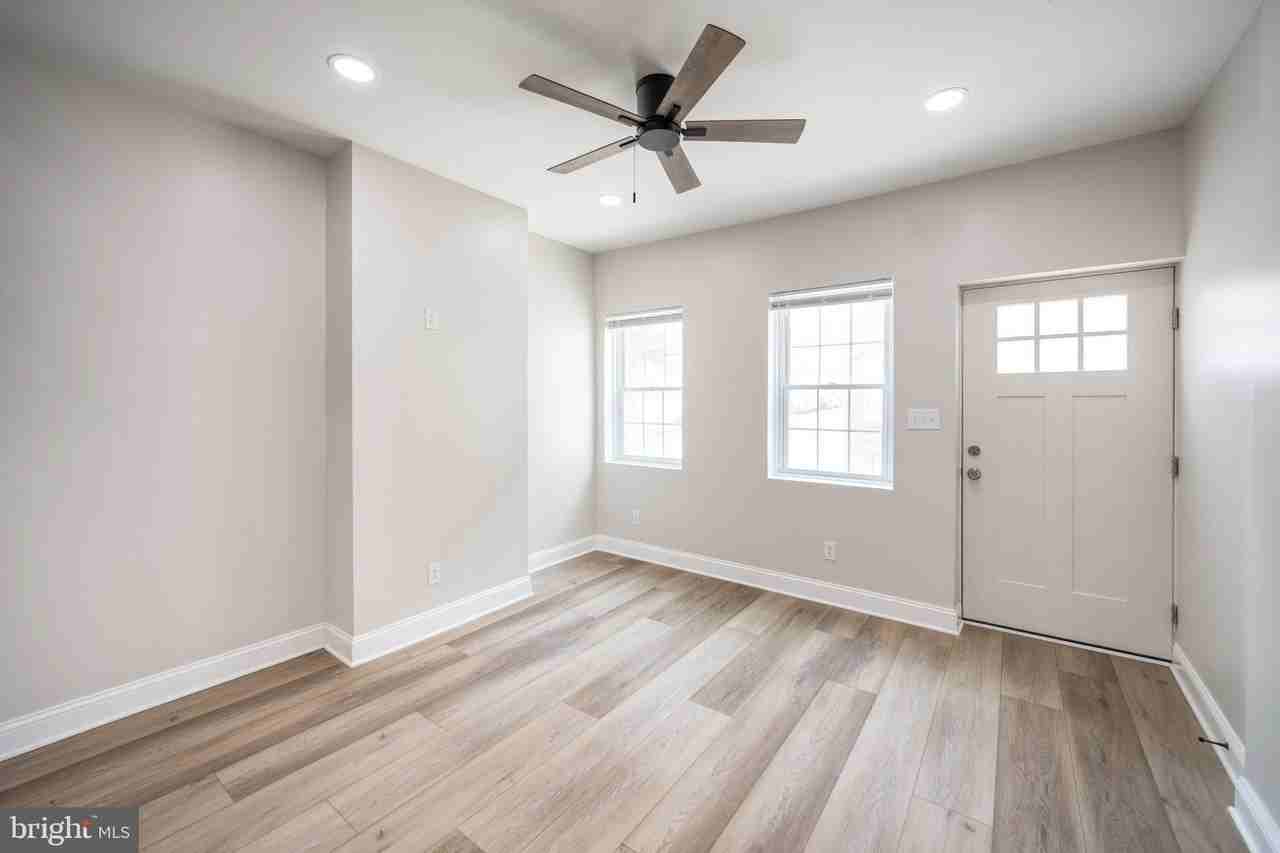 521 N Douglas St - Photo 3 of 28