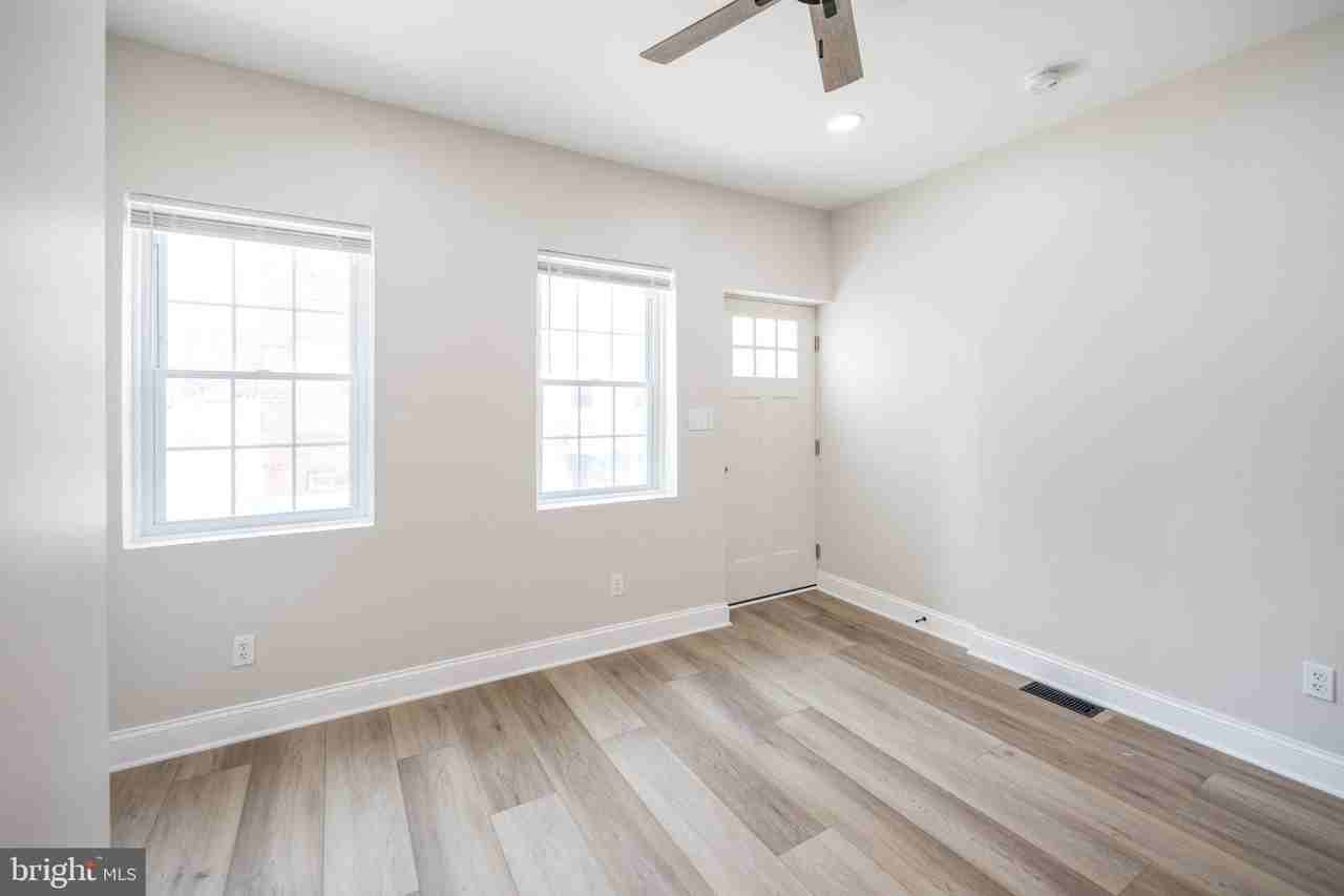 521 N Douglas St - Photo 4 of 28