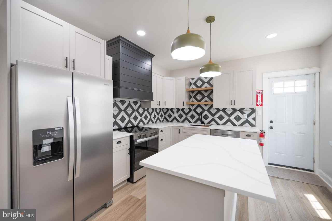 521 N Douglas St - Photo 6 of 28