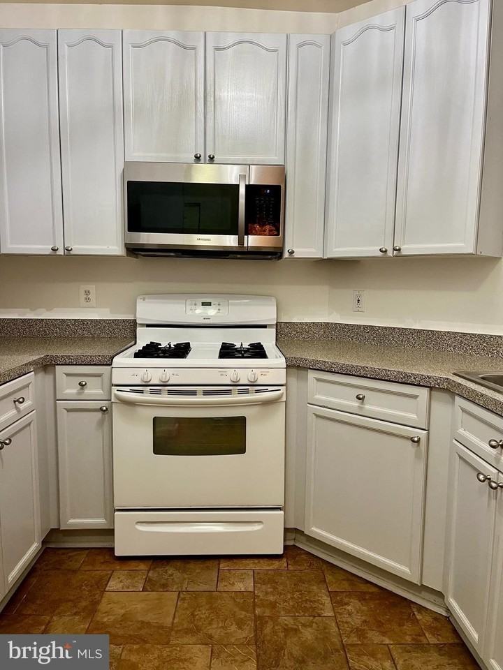 2701 Bellforest Ct #204 - Photo 3 of 26