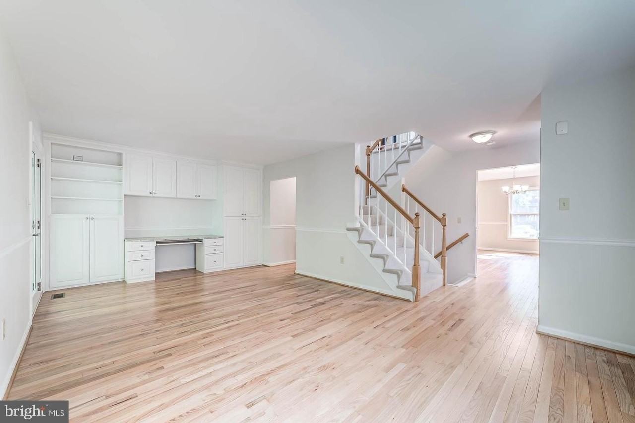 7208 Burton Hill Ct - Photo 2 of 32