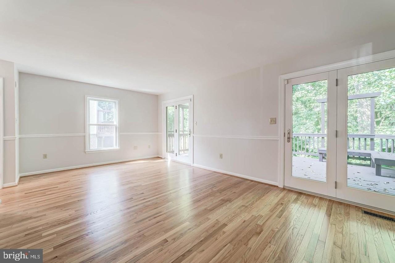 7208 Burton Hill Ct - Photo 4 of 32