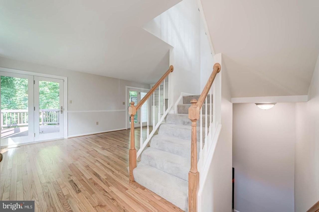 7208 Burton Hill Ct - Photo 5 of 32