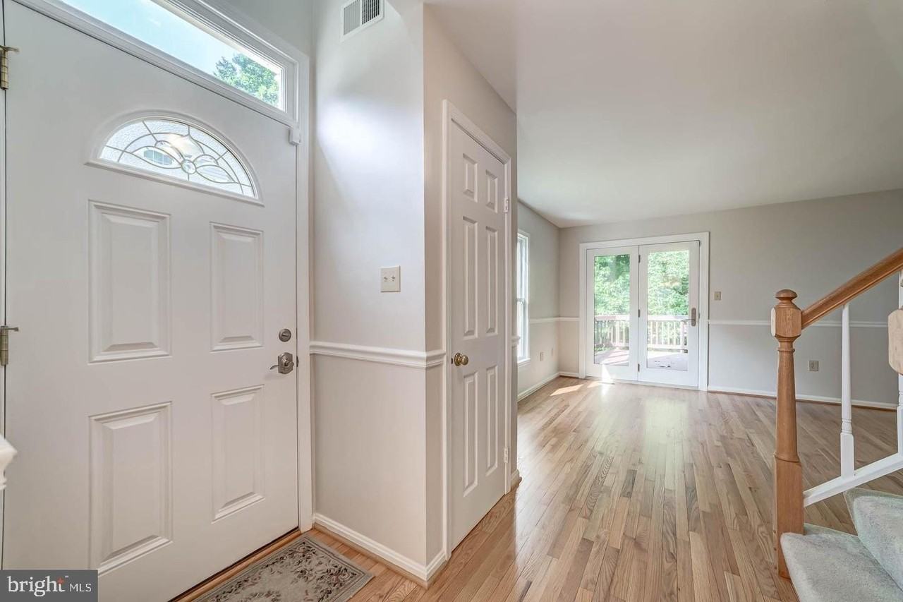 7208 Burton Hill Ct - Photo 6 of 32