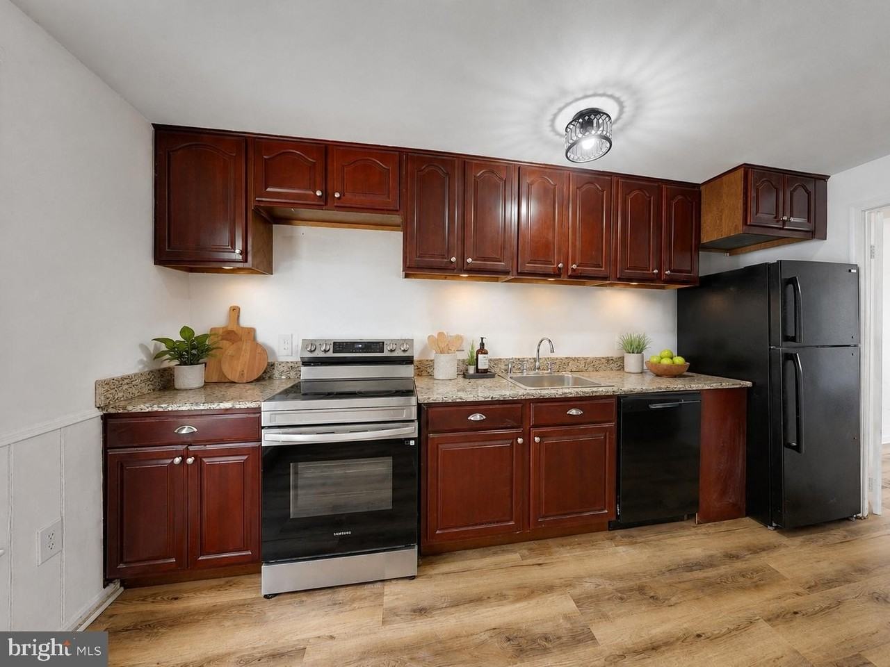 8105 Kenova Ln - Photo 5 of 50