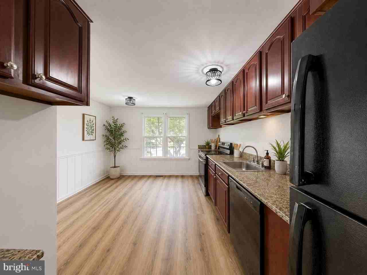 8105 Kenova Ln - Photo 7 of 50