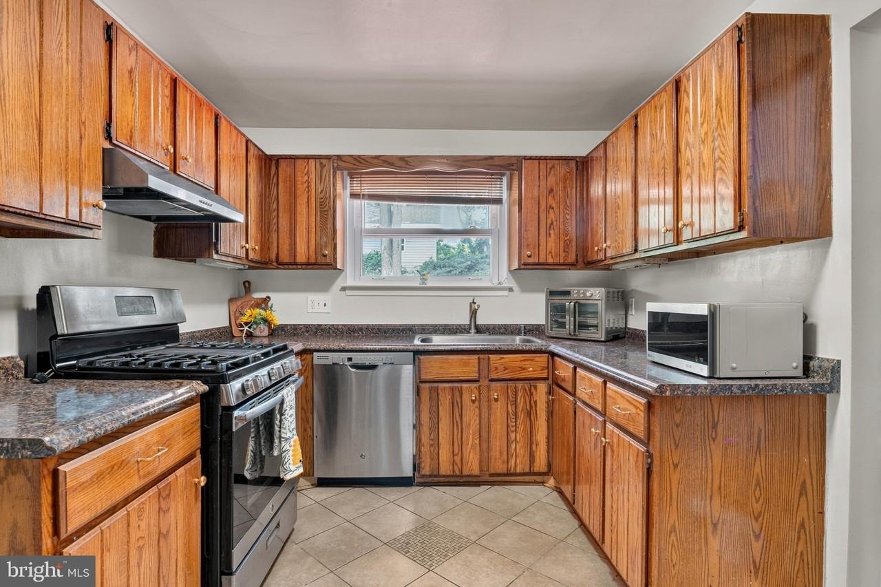 7708 Viceroy St - Photo 5 of 30