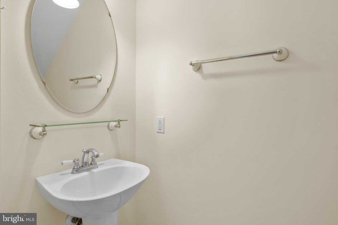 4384 Sutler Hill Sq - Photo 7 of 45