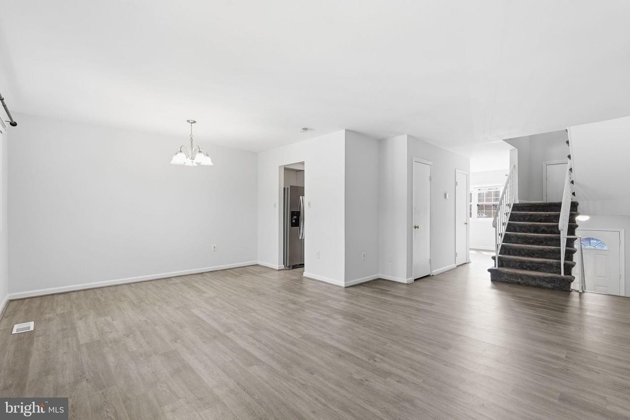 9178 Laurelwood Ct - Photo 4 of 37