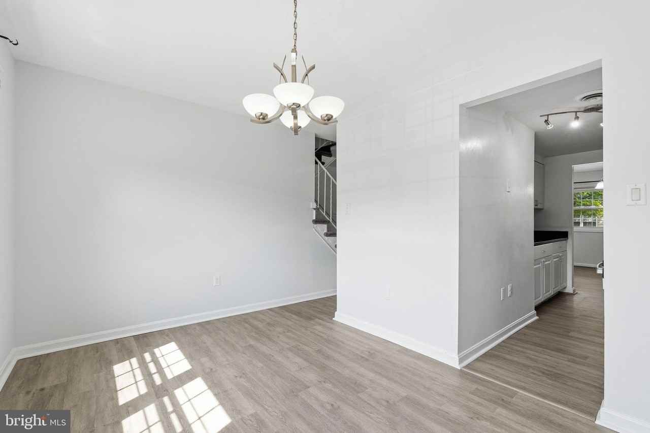 9178 Laurelwood Ct - Photo 7 of 37