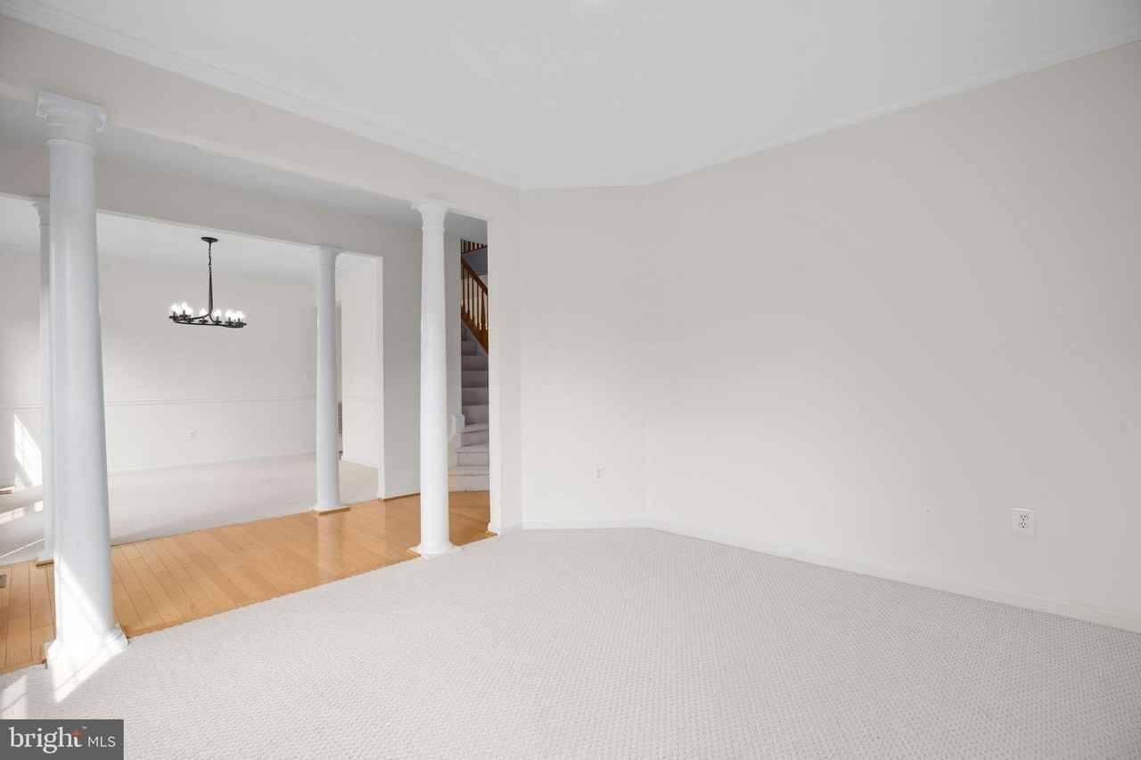 2 Alex Ct - Photo 4 of 50